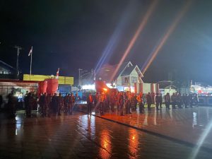 Penjabat Bupati Cyfrianus Y. Mambay Mengikuti Upacara Kehormatan dan Renungan Suci.