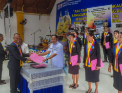 “Belajar untuk Mengajar” – Pemkab Yapen Hadiri Ibadah Penamatan Sekolah Alkitab Waropen Kelas Eksekutif Serui Tingkat I dan II Tahun Ajaran 2025