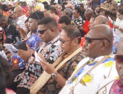 Wakil Bupati dan Ketua DPRK Kepulauan Yapen Hadiri Ibadah Perayaan 1 Abad Nubuatan I.S Kijne di Aitumieri