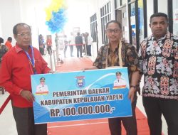 Pemda Yapen Beri Bantuan 100 Juta ke Panitia Perayaan 1 Abad Nubuatan I.S Kijne Saat Pamit dari Wondama