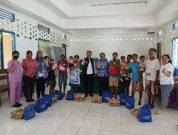 GENTING ! Wakil Bupati Roi Palunga Salurkan Bantuan di Teluk Ampimoi dan Pulau Kurudu