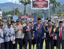 Guru Hebat Indonesia Kuat, Bupati Yapen Pimpin Upacara Hari Guru dan PGRI dengan Khidmat