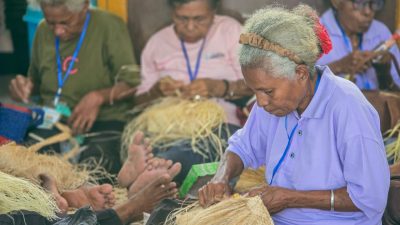 Disperindag Yapen Dukung Pengrajin Lokal Promosikan Produk Unggulan, Menuju Perparawi XV di Serui