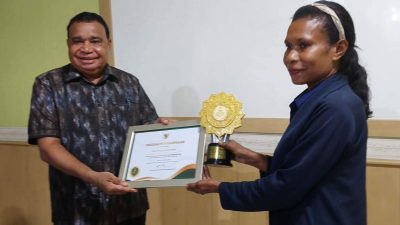 Pemkab Kepulauan Yapen Raih Penghargaan Kategori Pratama Universal Health Coverage (UHC)