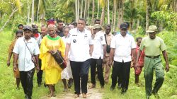 Bupati Benyamin Arisoy dan Ketua DPRK Ebzon Sembai Cek Langsung Guru dan Nakes di Raimbawi