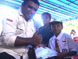 Kalau ada Ikan, Sayur, Sagu dan Kayu Bakar “Tolong Ingat Guru” ! Ketua DPRK Yapen Ebzon Sembai Minta Peran Aktif Orang Tua dan Guru Benahi Pendidikan