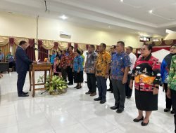 Bupati Kepulauan Yapen Lantik Pengurus Dekranasda, Posyandu dan Bunda PAUD