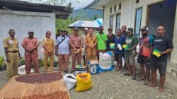 Demi Petani, Pimpinan Yapen Rogoh Kocek Pribadi Tebus Sisa Pupuk Subsidi