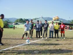Semangat “Menolak Tua” di Lapangan Sapta Marga, Turnamen Sepak Bola U-40 Pertama Digelar di Kepulauan Yapen