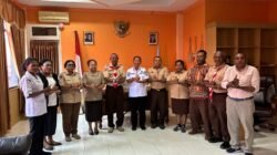 Serahkan SK Majelis Cabang, Kwarcab Pramuka Yapen Bangun Kolaborasi dengan Pemda