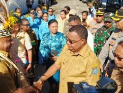 Sambutan Adat Meriah Warnai Kedatangan Gubernur Papua di Yapen