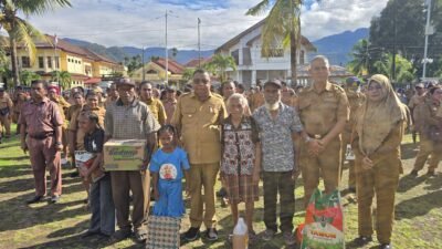 Pemkab Yapen Salurkan 150 Paket Sembako dan Launching GENTING Harganas 2026