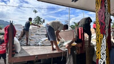 15 Ribu Warga Yapen Terima Bantuan Pangan, Bupati Benyamin: Pastikan Sampai ke Rakyat