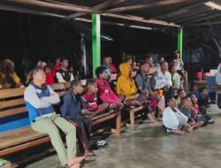 Nobar di Kampung Windesi, Wabup Roi Palunga Sebut Piala Dunia Satukan Masyarakat