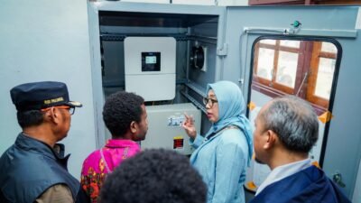Kementerian ESDM Monitoring Proyek Energi APBN di Yapen, 148 Rumah di Yerui Nikmati PLTS