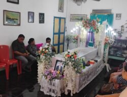 Bupati Yapen Melayat ke Rumah Duka Almarhum Denny Gomar
