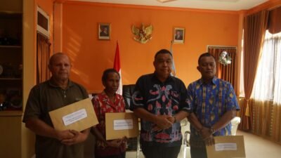 Serahkan Surat Tugas, Bupati Yapen Minta Pejabat Maksimalkan Pelayanan
