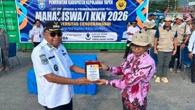 Bupati Yapen Lepas Mahasiswa KKN Uncen, Apresiasi Pengabdian di Kampung