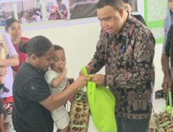 Dukung 1.000 HPK, Bupati Yapen Salurkan Bantuan bagi Baduta dan Ibu Hamil