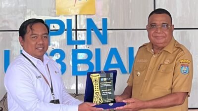 Bupati Benyamin Arisoy Dorong PLN Percepat Pemerataan Listrik di Yapen
