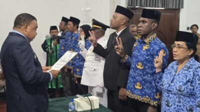 Bupati Yapen Lantik 12 Pejabat Administrator dan Pengawas, Ini Nama dan Jabatan Barunya