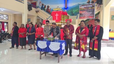 Wabup Roi Palunga Hadiri HUT ke-70 GKI, Ajak Jemaat Perkuat Kasih dan Rawat Damai di Yapen