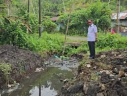 Benahi Sejumlah Titik Rawan Banjir, Wabup Roi Palunga Tinjau Langsung Pekerjaan Normalisasi Sungai dan Drainase